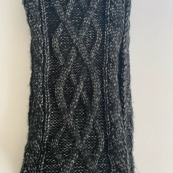 Black Scarf - Picture 5 of 6